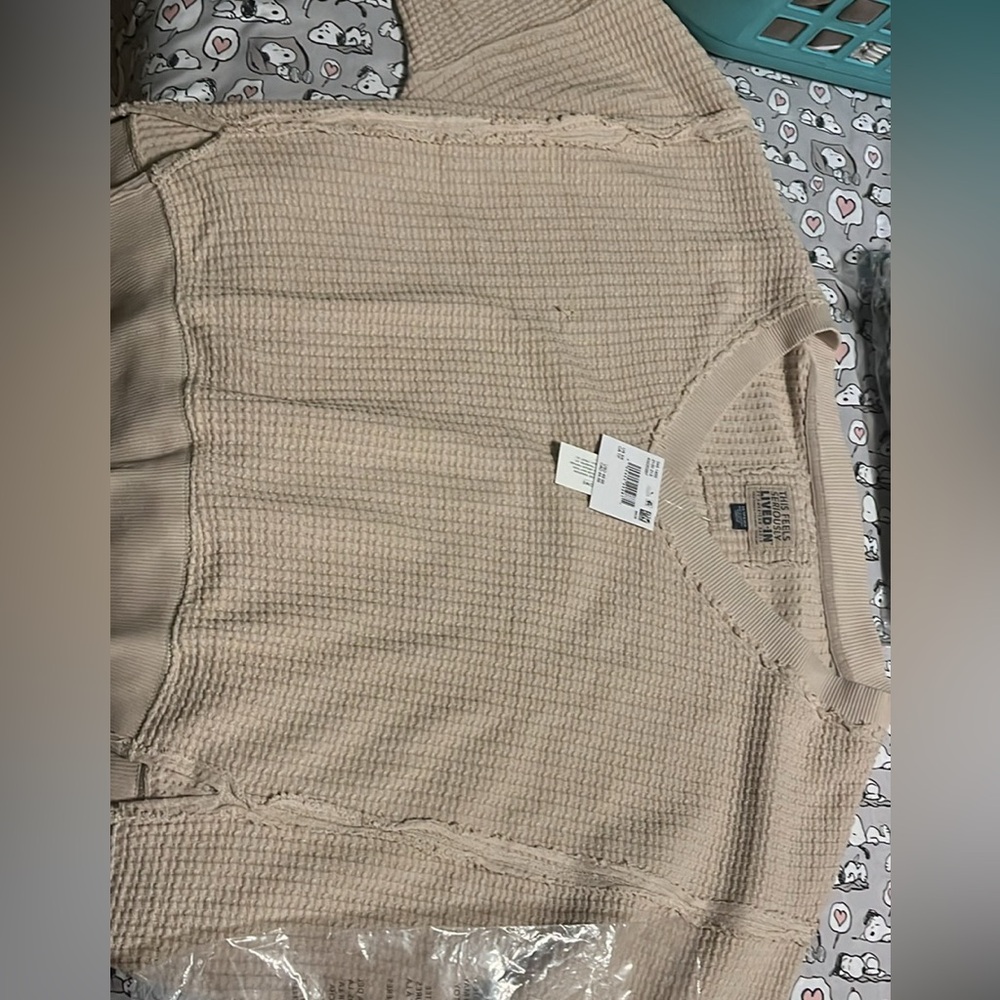 American Eagle tan xs sweater